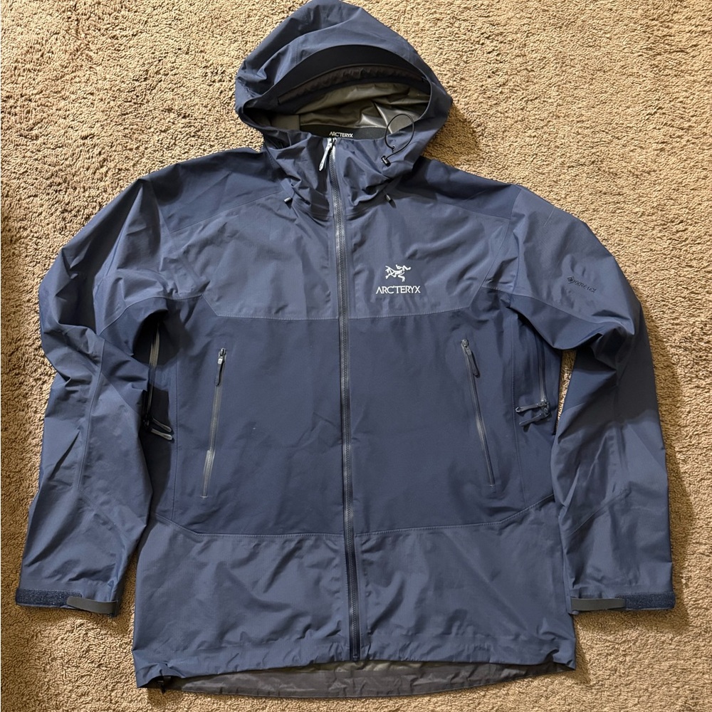 Arc'teryx “Beta SL Hybrid Jacket”